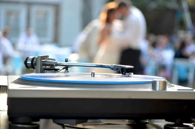 Wedding-Turntable-by-Roger-Kirby